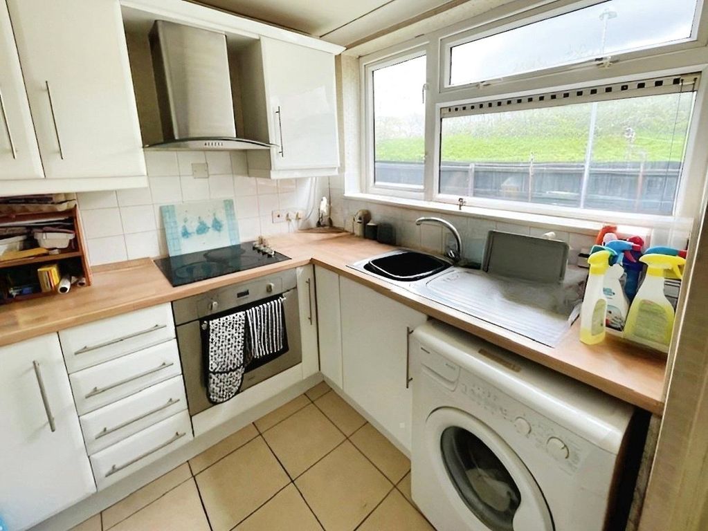 Property photo 2 of 12 Kitchen
