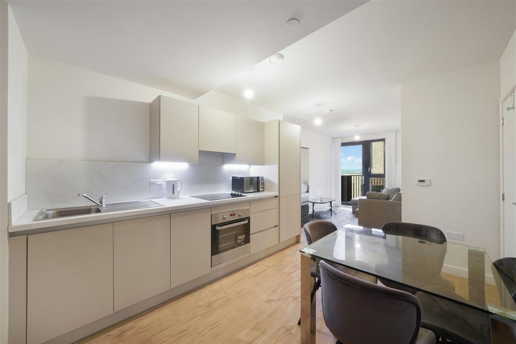 Property photo 1 of 16 Flat 123, 581 North End Road - Va8Ckmnduasaszfyzo5