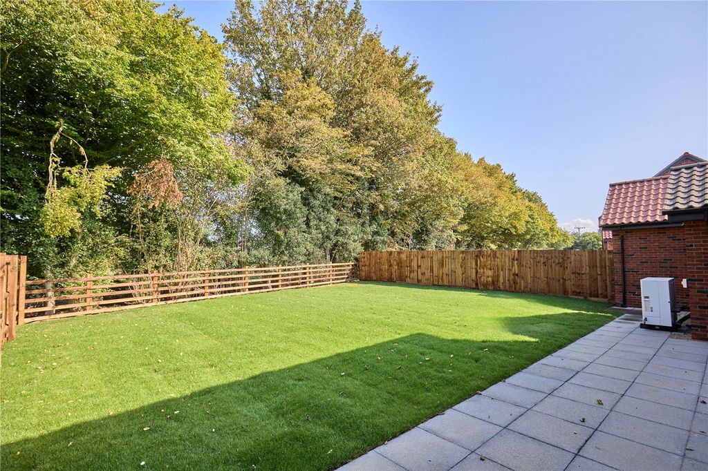 Property photo 2 of 33 Picture No. 37