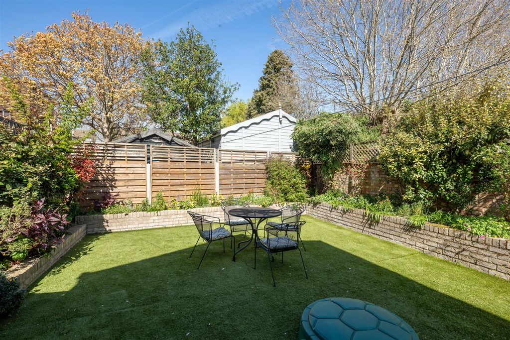 Additional image 22 of 5 bed semi-detached house for saleCastle Road, Bedford MK40