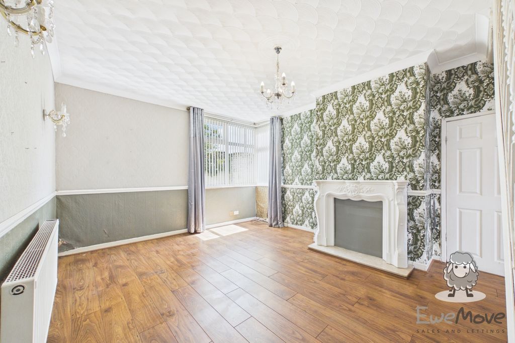 Property photo 3 of 12 15 (13)
