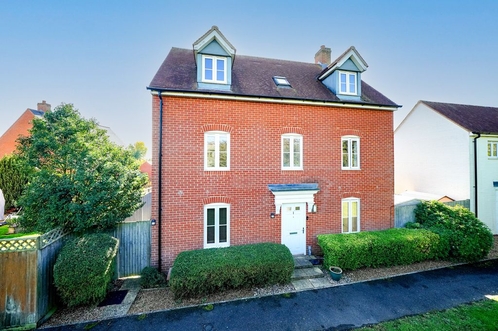 Property photo 1 of 27 1-Small-White-Path-3