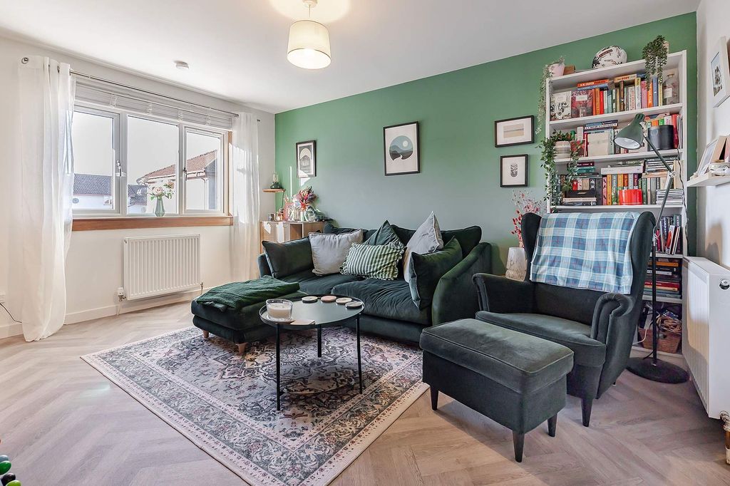 Property photo 2 of 16 Living Room