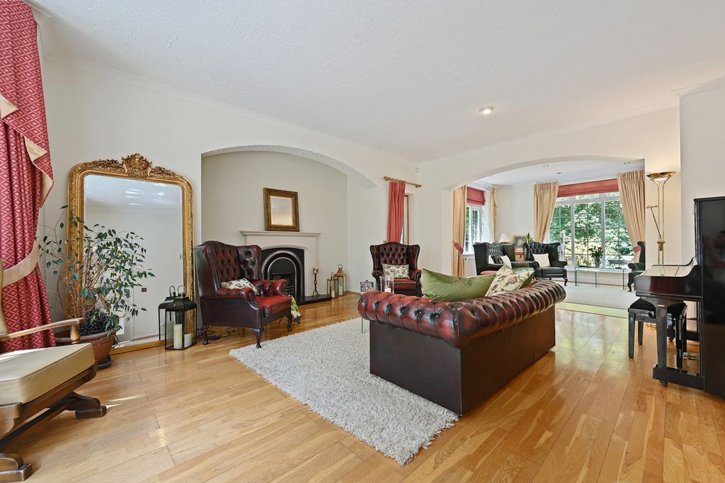 Property photo 2 of 17