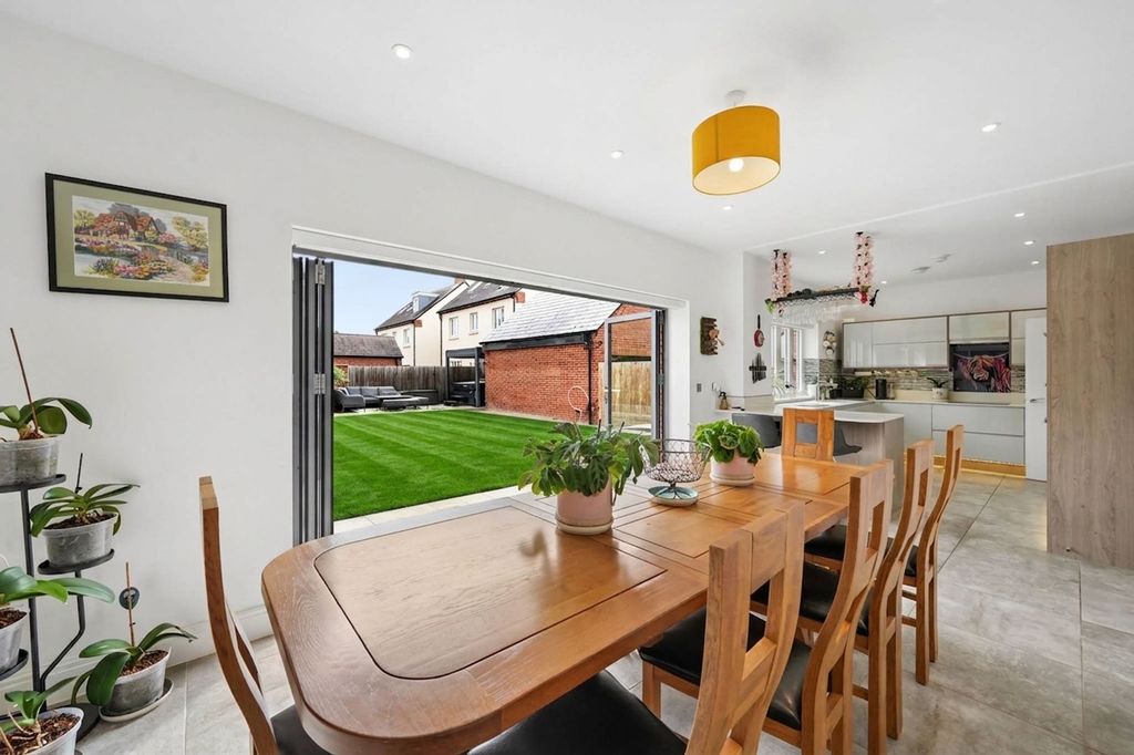Property photo 2 of 37