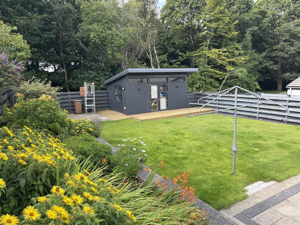 Property photo 3 of 19 Garden Room .Jpg
