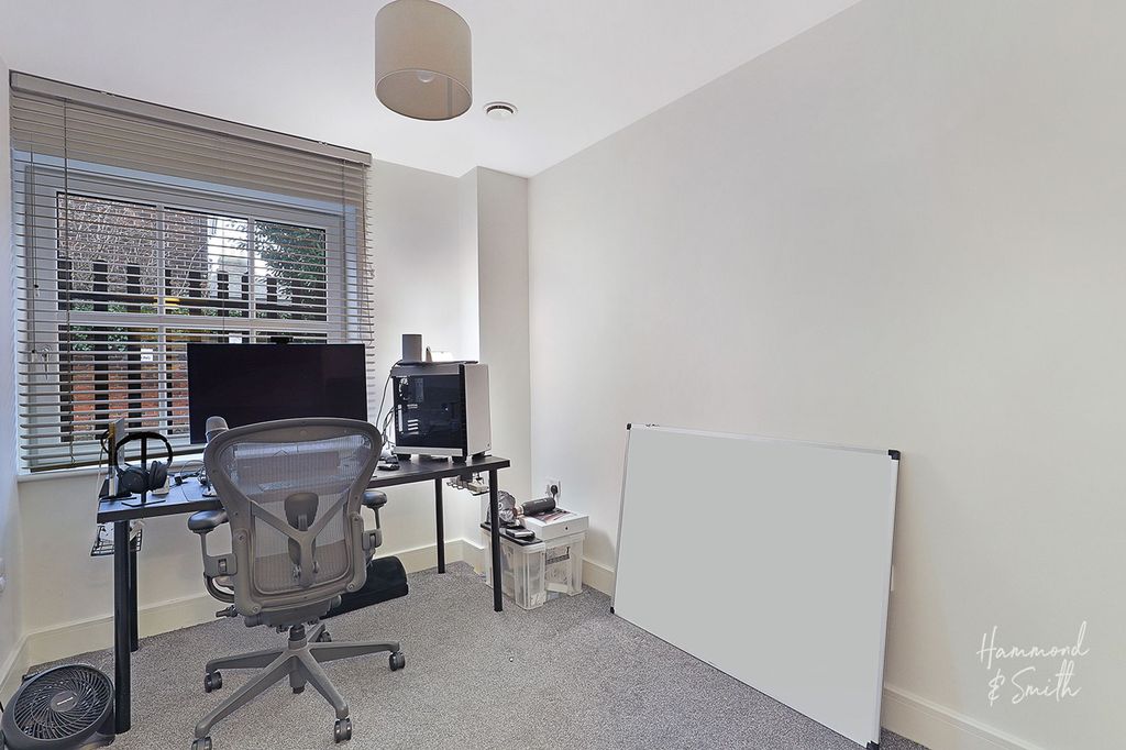 Additional image 10 of 2 bed flat for saleHemnall Street, Epping CM16