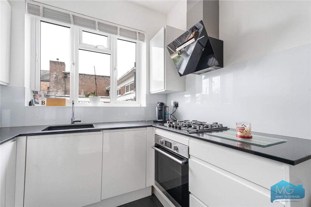 Property photo 2 of 18 Picture No. 16