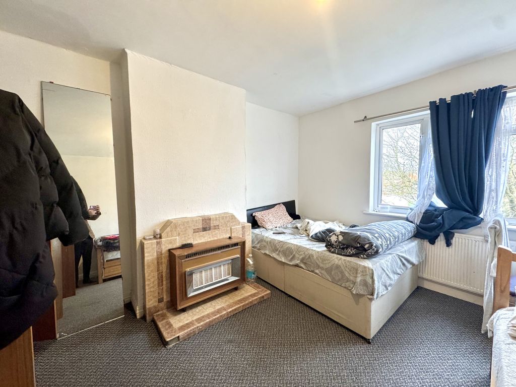 Property photo 2 of 5