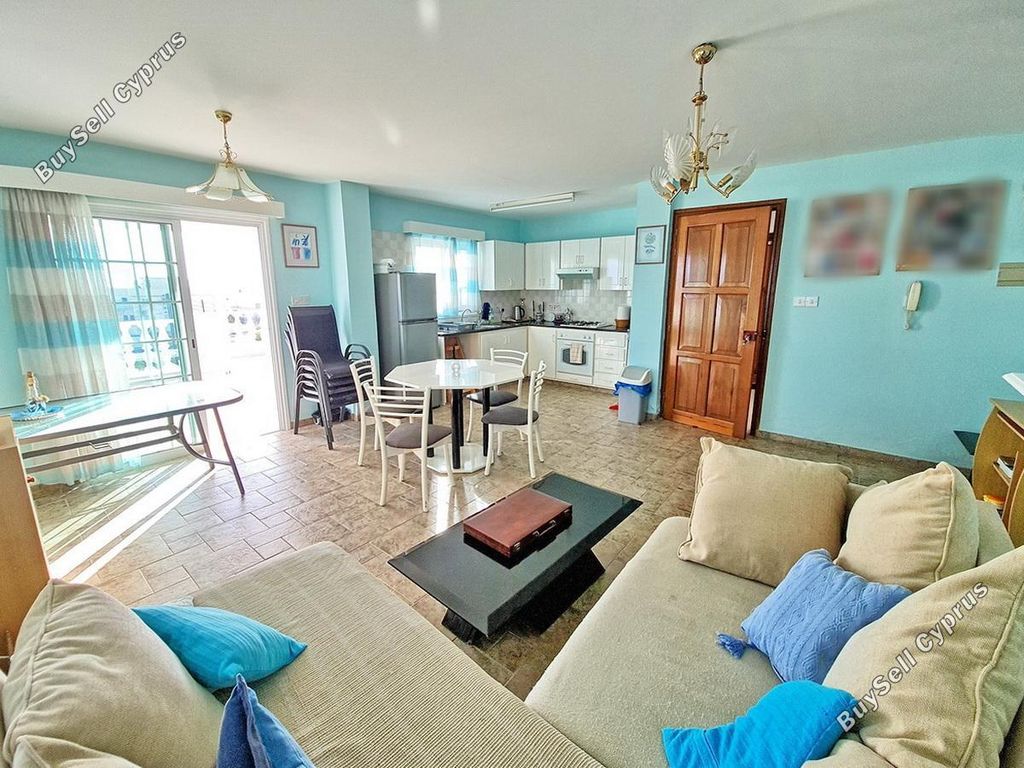 Property photo 2 of 28