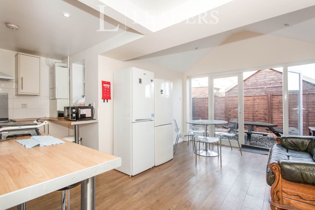 Property photo 3 of 8 75A9E9d1-8A38-4d5A-A
