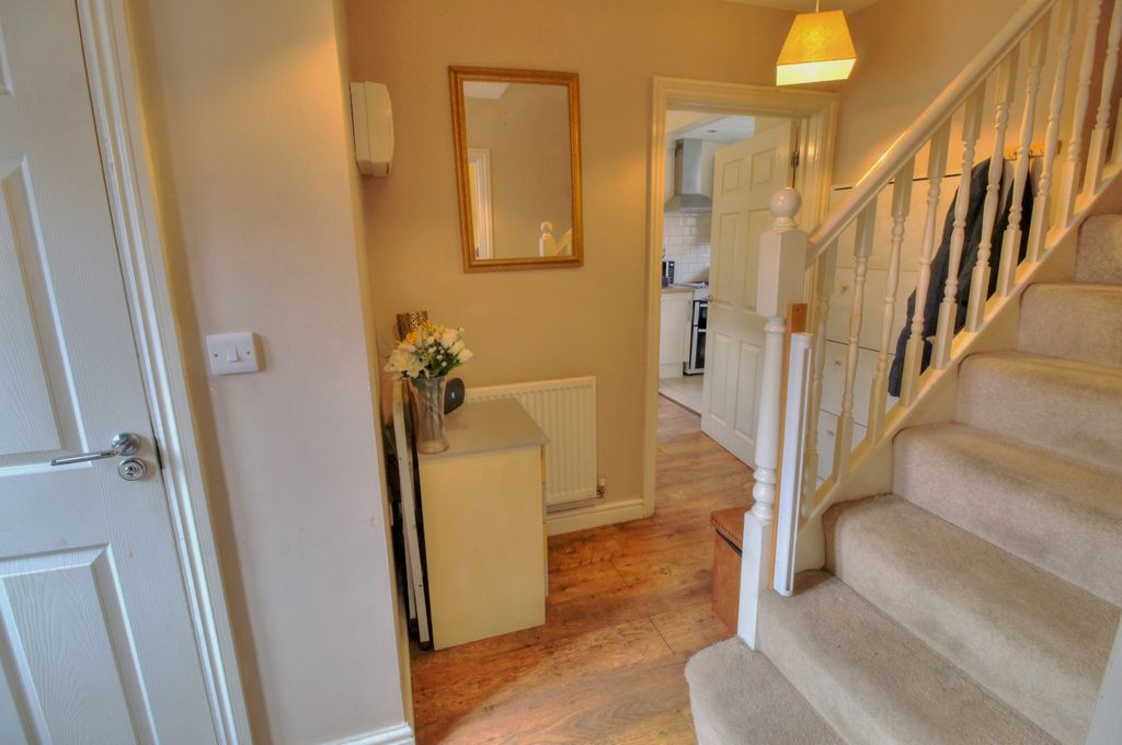 Property photo 2 of 22 Entrance Hall