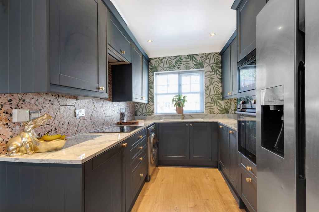 Property photo 2 of 19 Kitchen