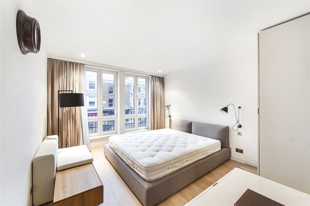 Property photo 3 of 18 Bedroom