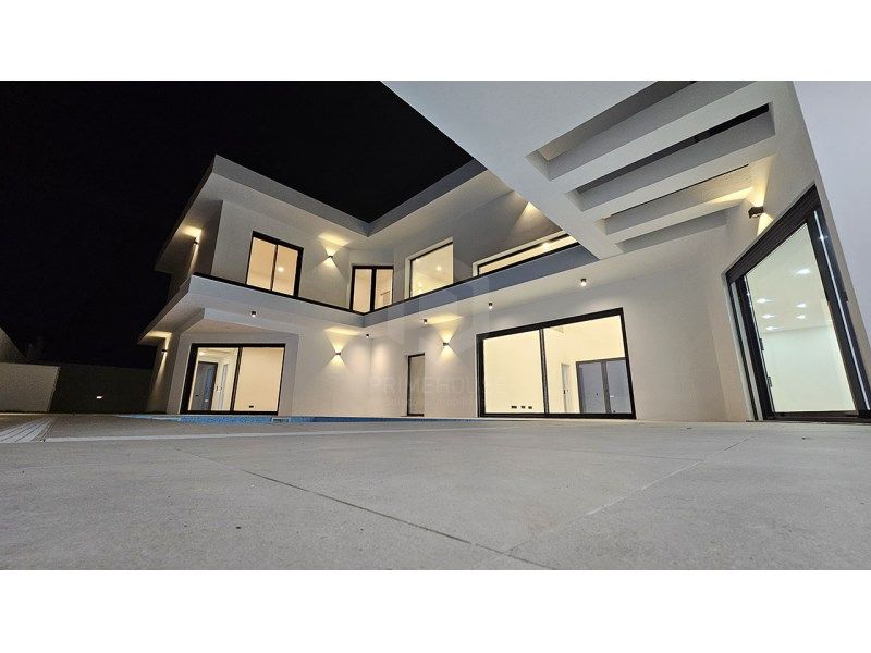 Property photo 2 of 26