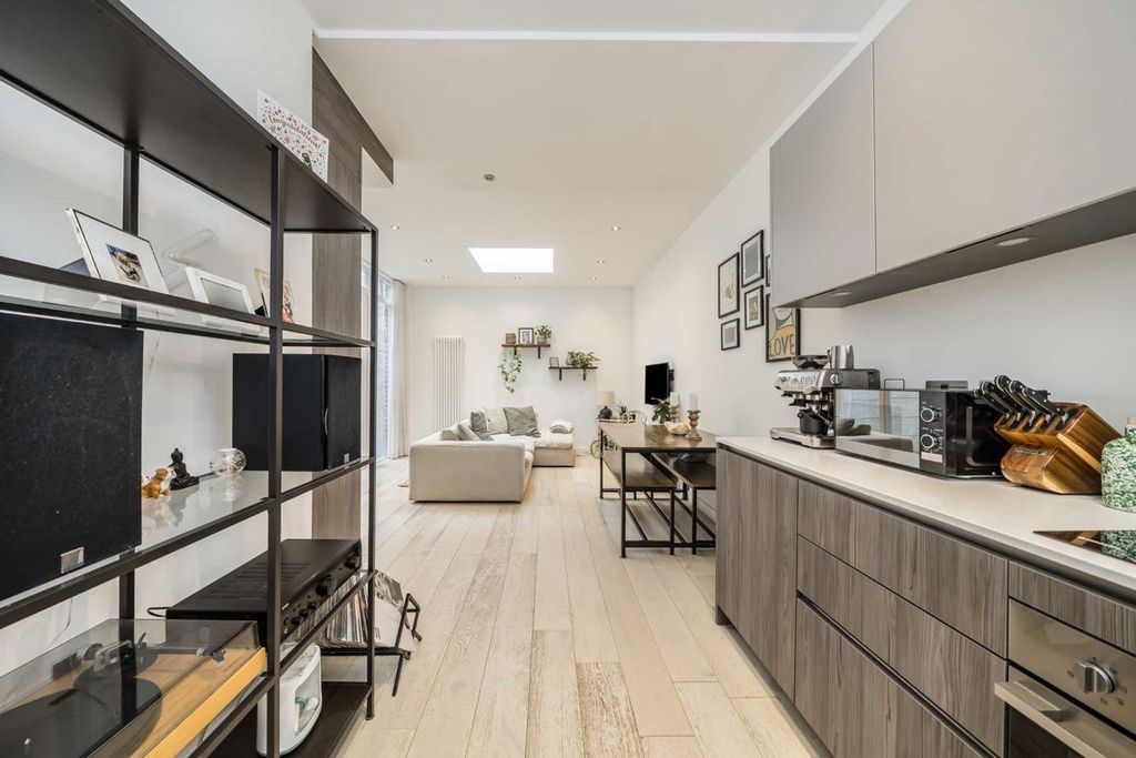 Property photo 3 of 6