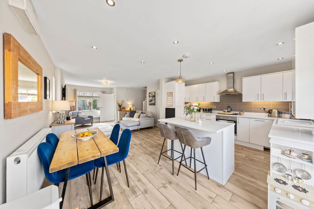 Property photo 1 of 33