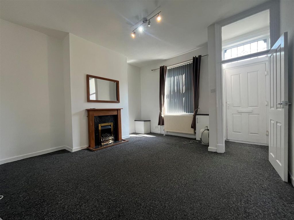 Property photo 2 of 8 Lounge.Jpg