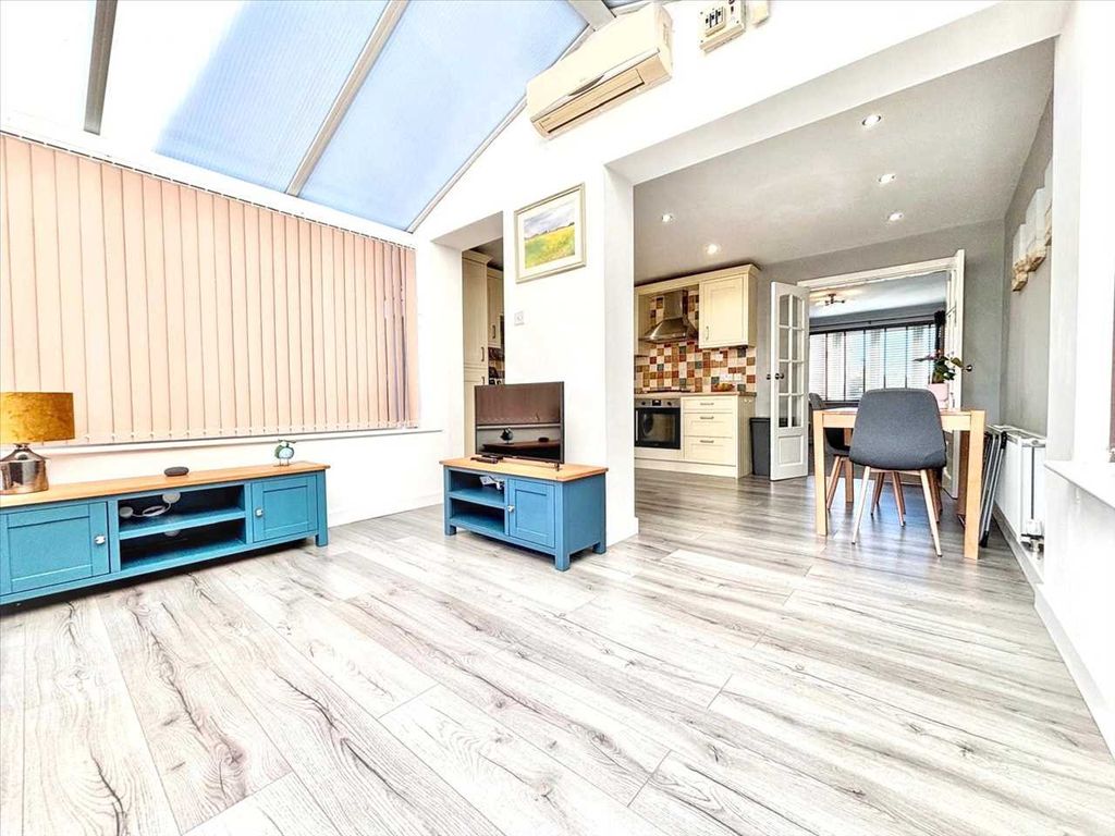 Property photo 2 of 19 Conservatoyr Area