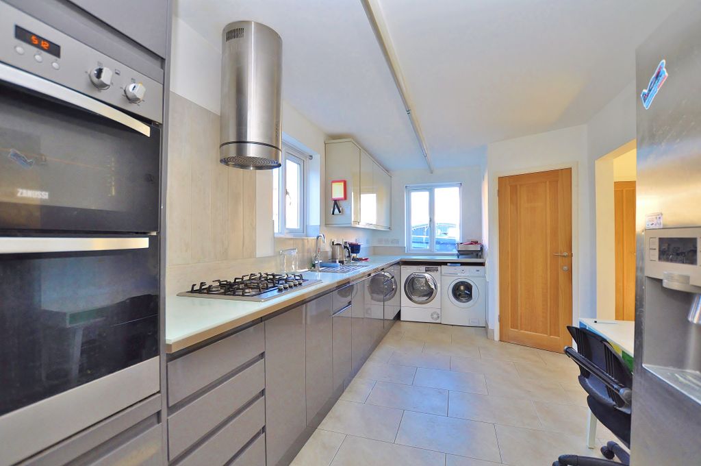 Property photo 2 of 10 Photo 02