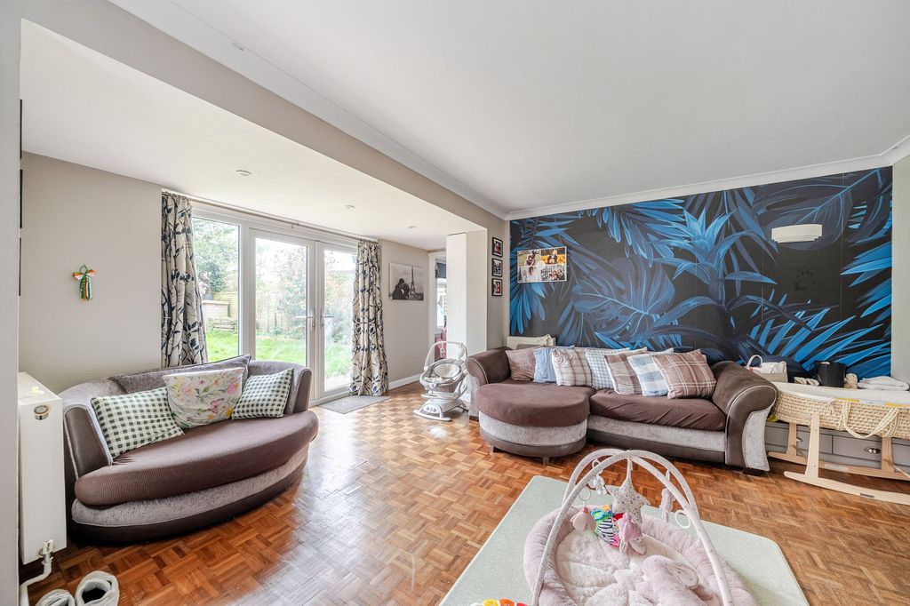 Property photo 2 of 20