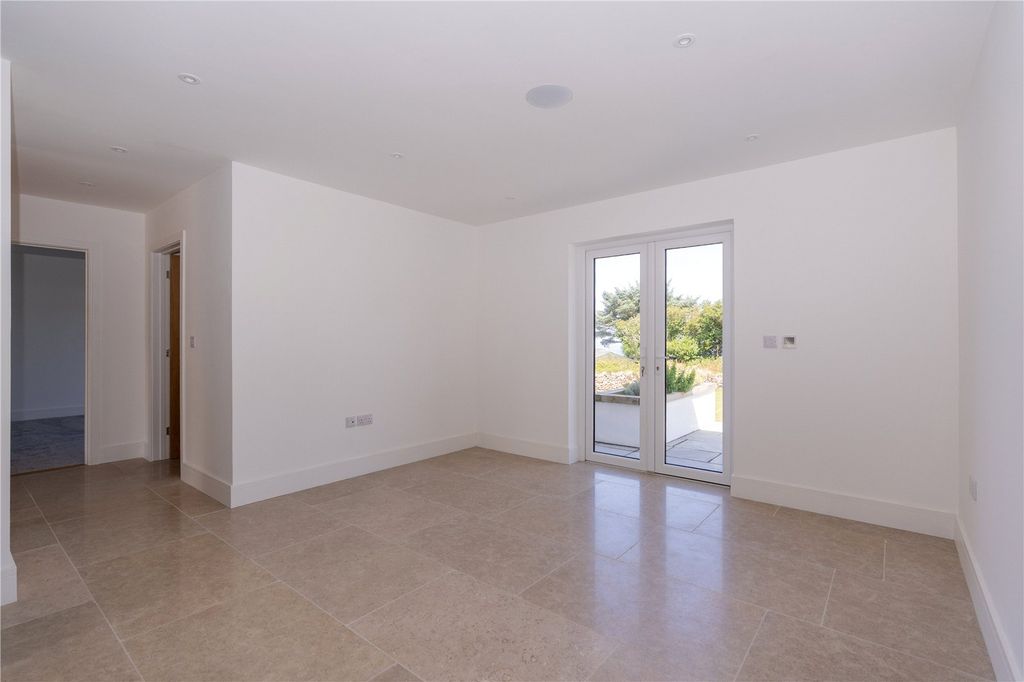 Property photo 3 of 23 Picture No. 13