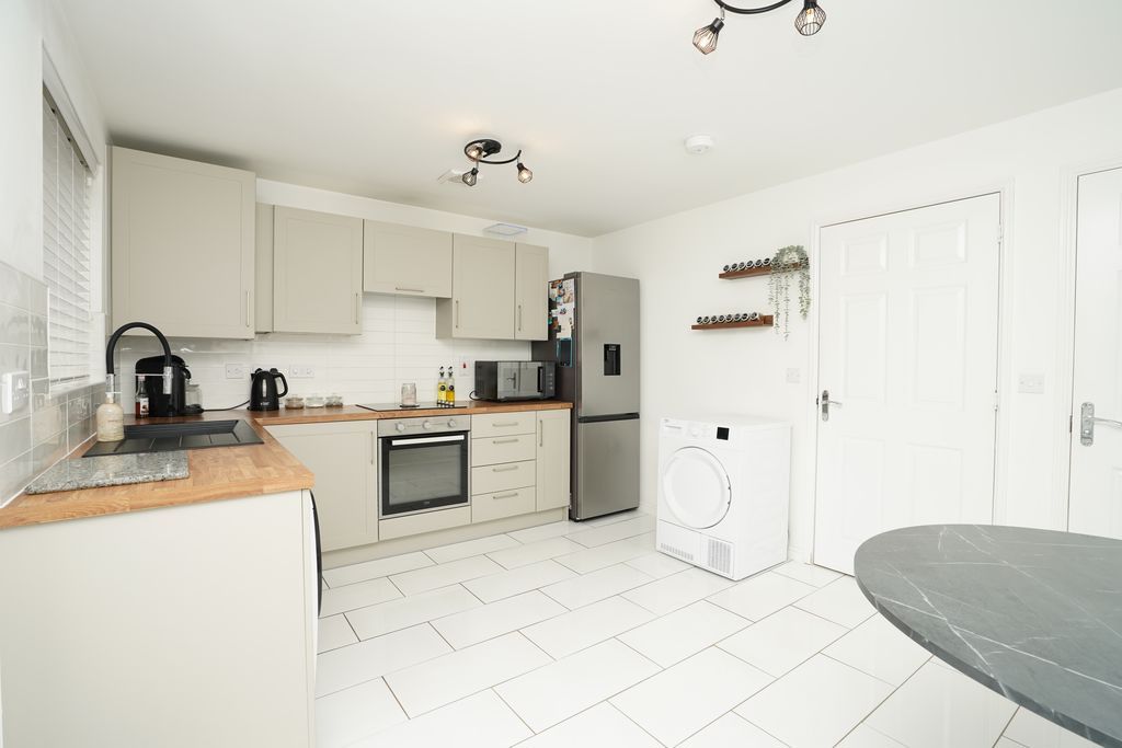 Property photo 3 of 20 Photo 17