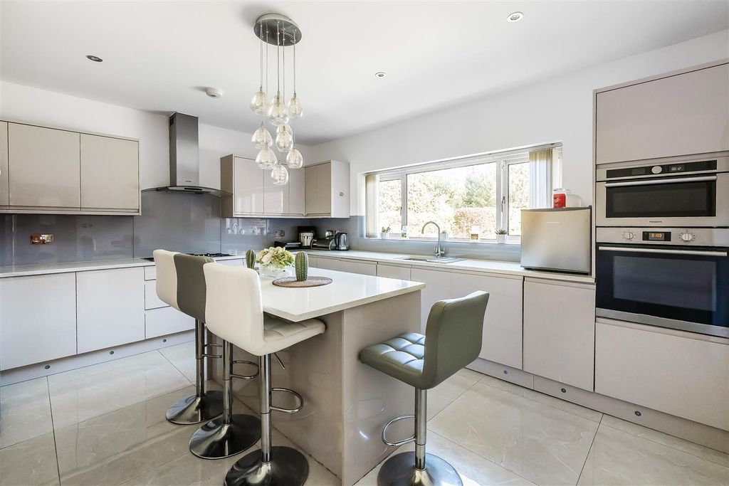 Property photo 3 of 33 123-Sandy-Lane-17.Jpg