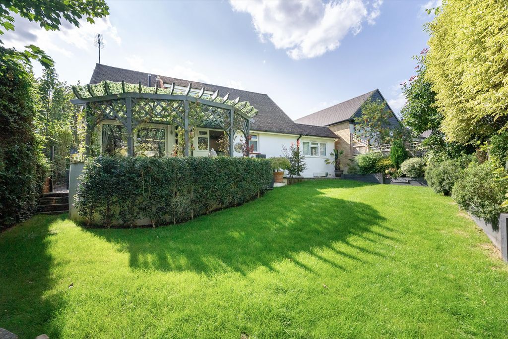 Property photo 2 of 18 Image