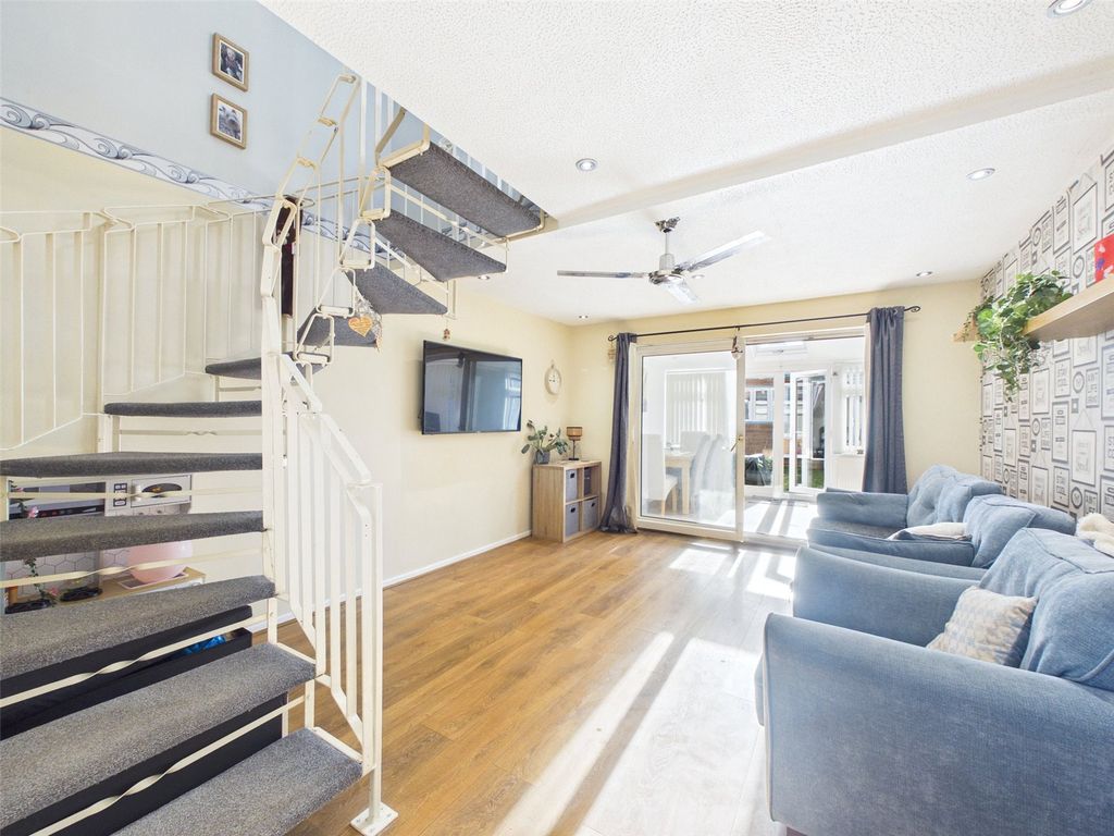 Property photo 2 of 18 Picture No. 12