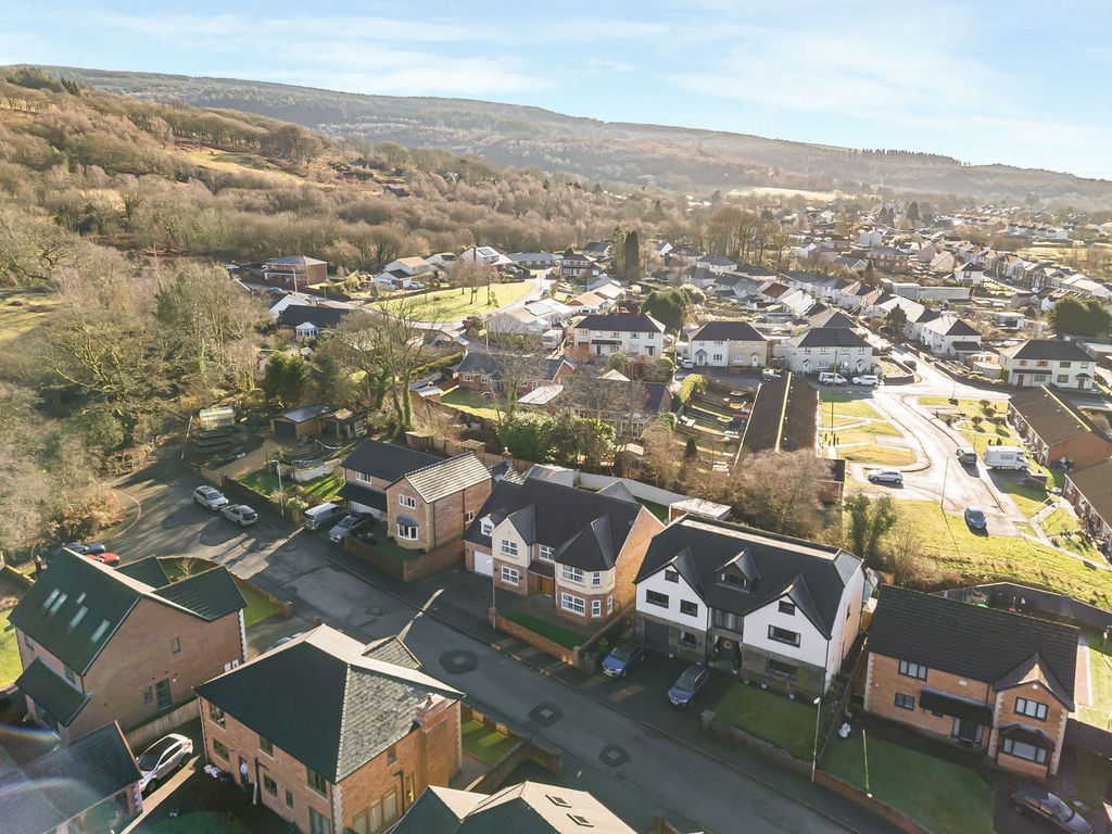 Property photo 3 of 53