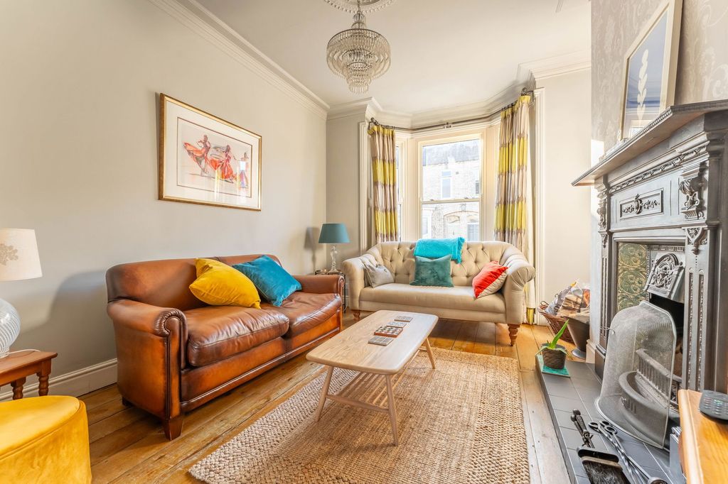 Property photo 3 of 19