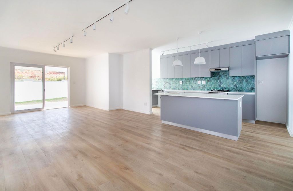 Property photo 2 of 35 St1674495