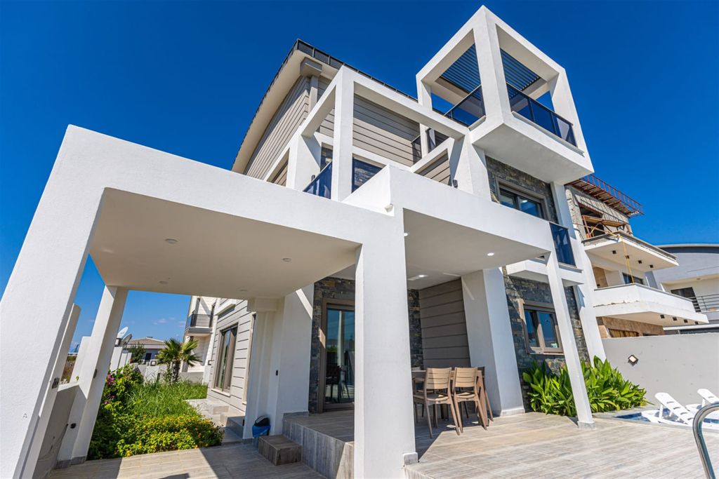 Property photo 3 of 19 Superb Property For Sale In Belek With Spa Facilities - Stylish Architecture