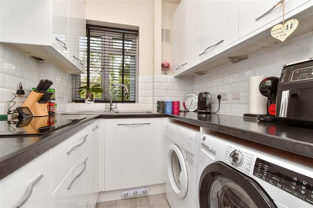 Property photo 3 of 6 Kitchen