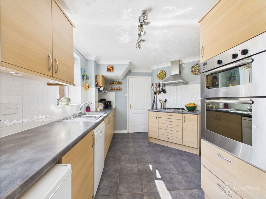 Property photo 2 of 25 Kitchen- Mark Stephens Ewemove Newmarket And Soham