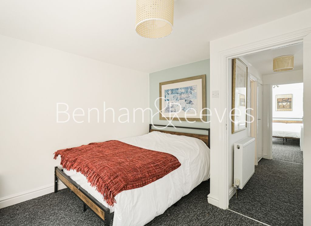 Property photo 3 of 24