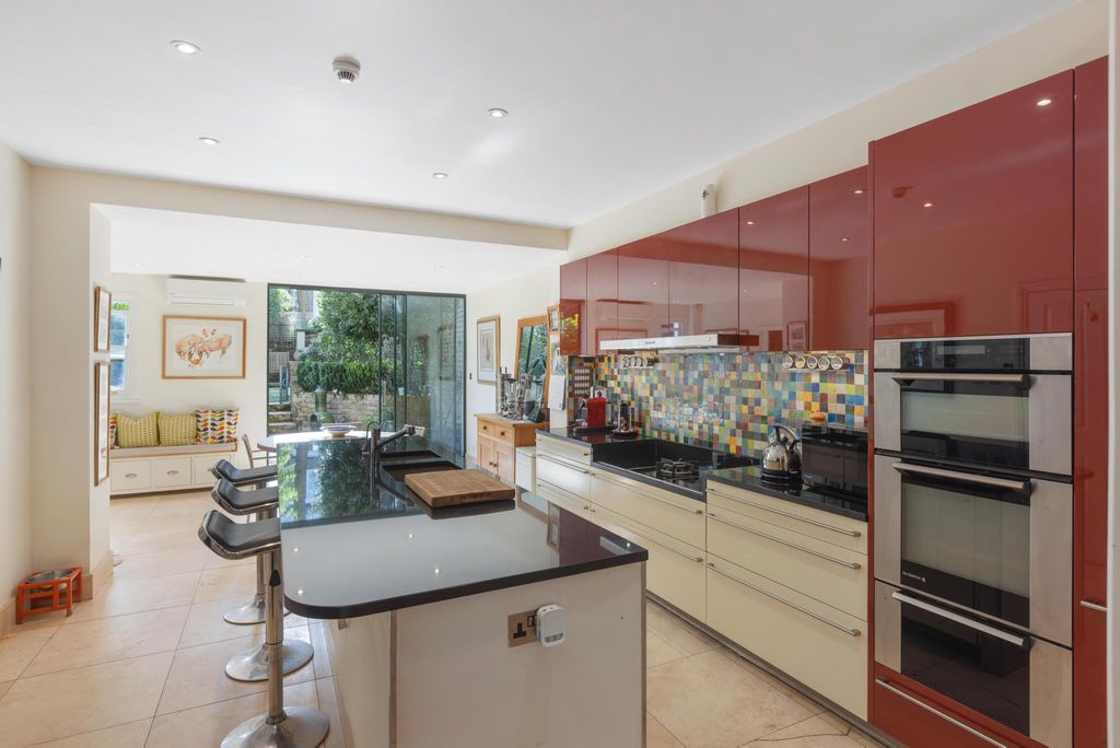 Property photo 3 of 23 Image