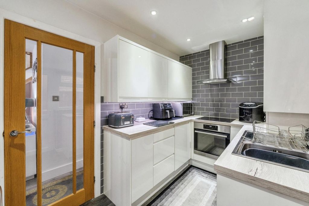 Property photo 2 of 31 Pbox-Img.Jpg