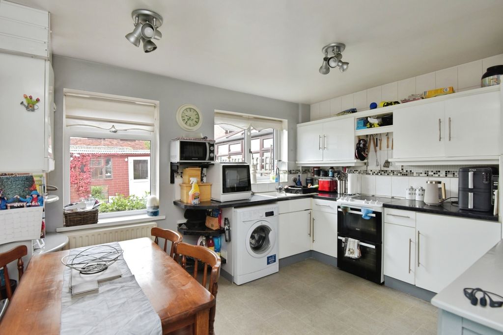 Property photo 3 of 16 Pbox-Img.Jpg