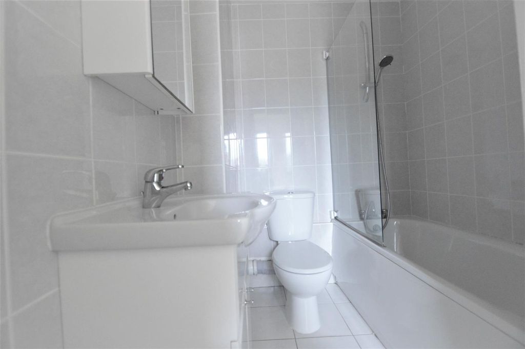 Property photo 3 of 3 James Lane E10