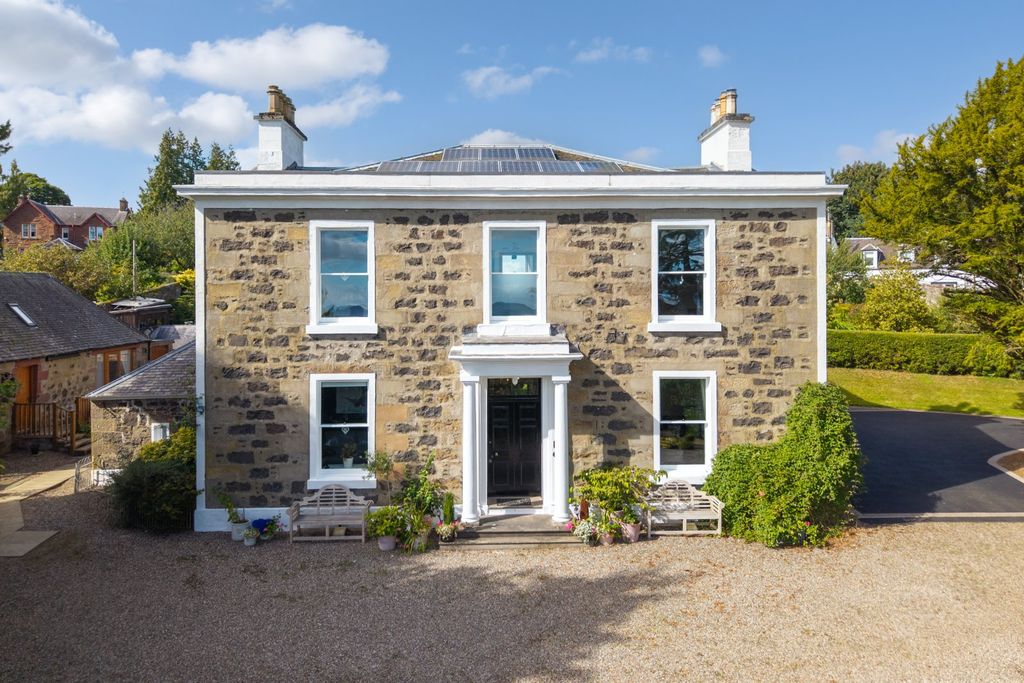 Property photo 1 of 33 Hillbank House