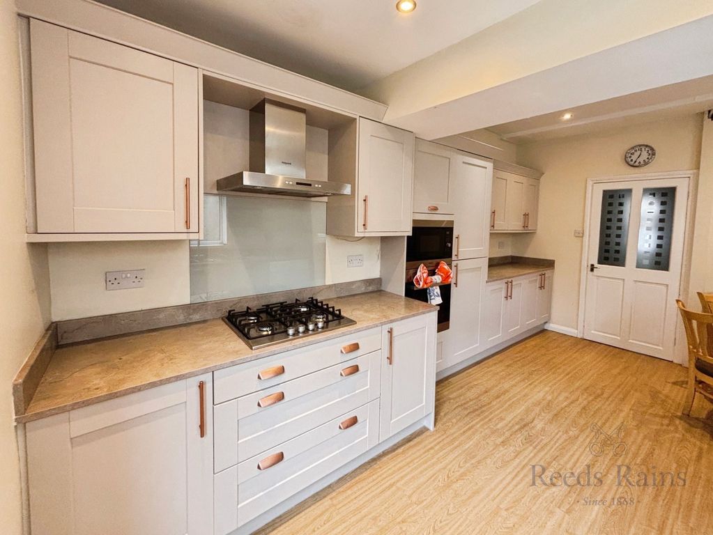 Property photo 2 of 14 Kitchen