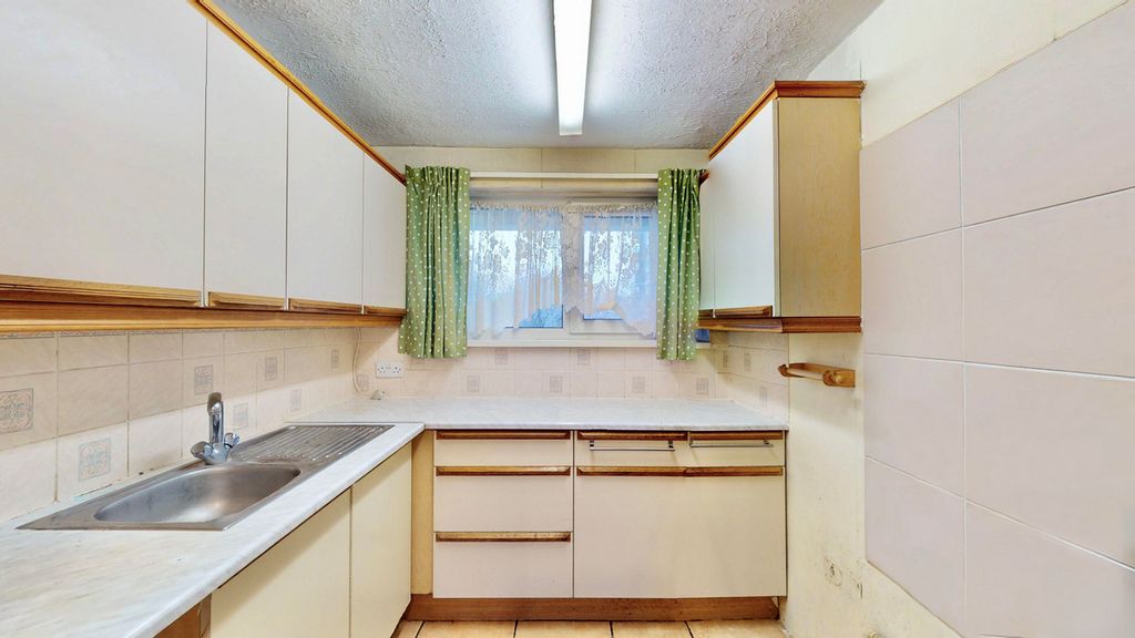 Property photo 3 of 23