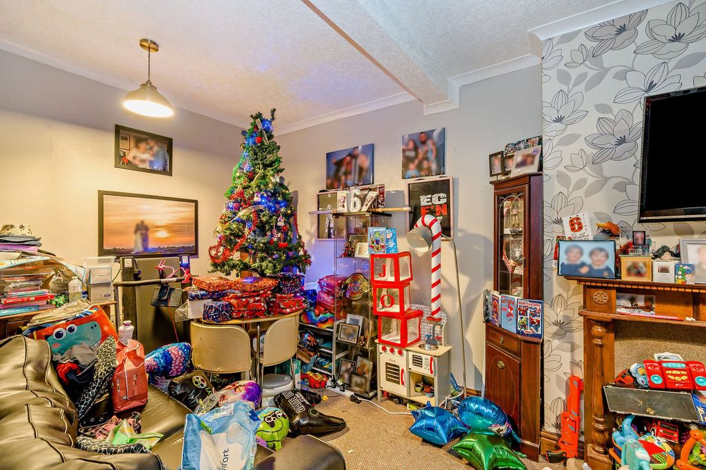 Property photo 3 of 15