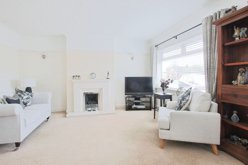 Property photo 3 of 13 4209876