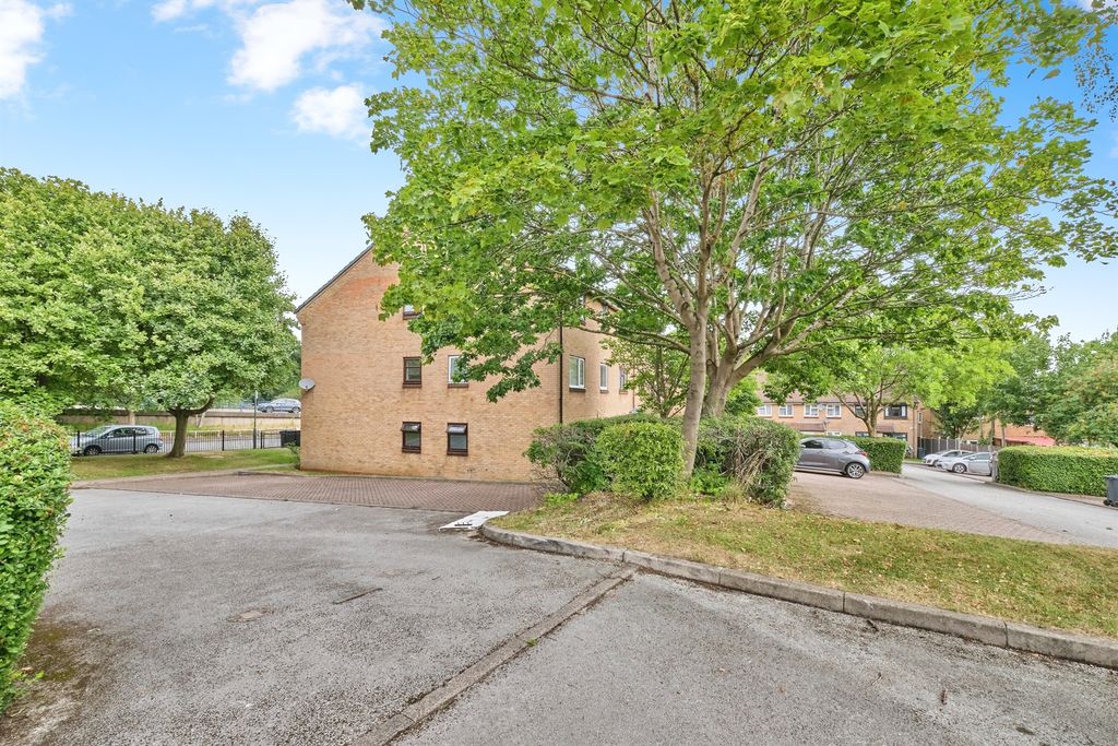 Property photo 2 of 17