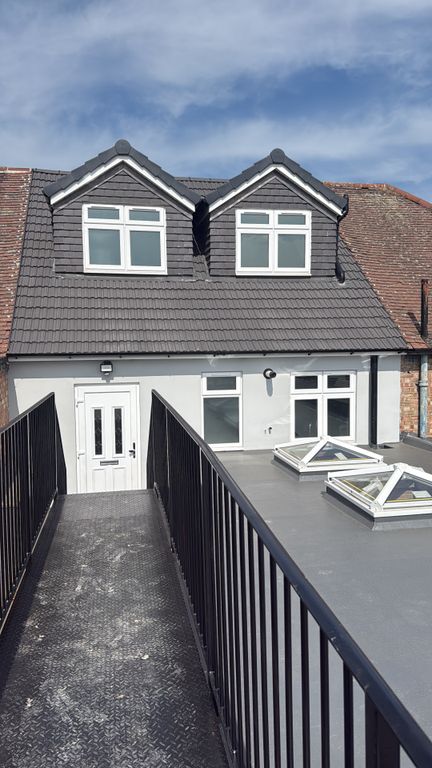 Property photo 1 of 8 Cover