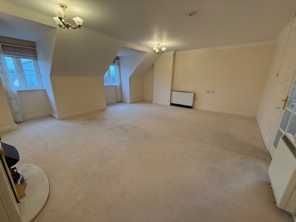 Property photo 3 of 12 Lounge