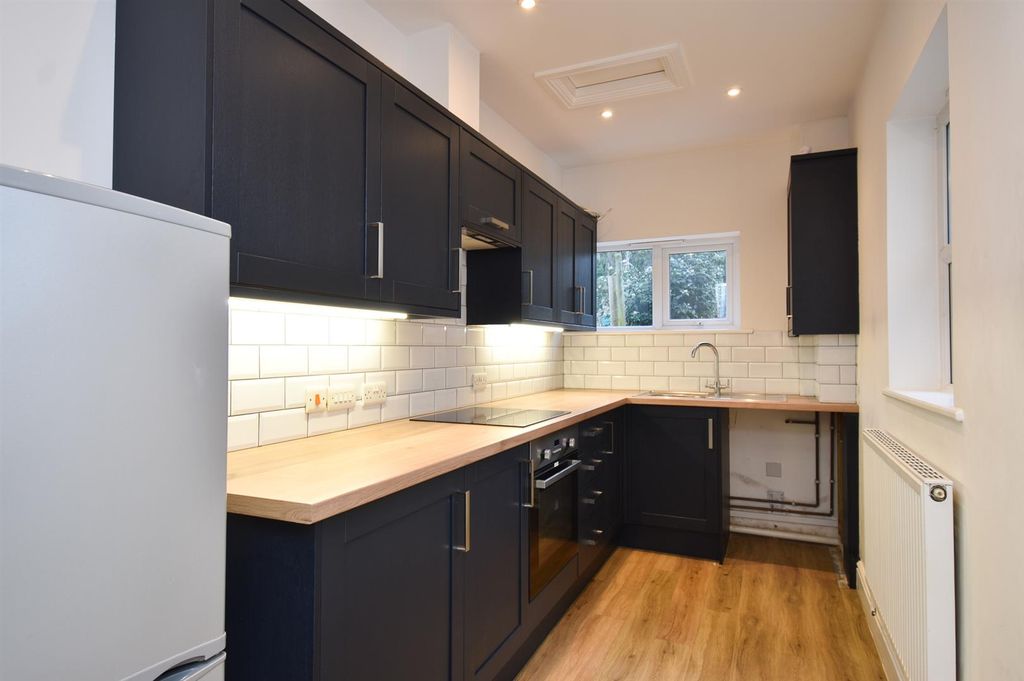 Property photo 2 of 11 Kitchen